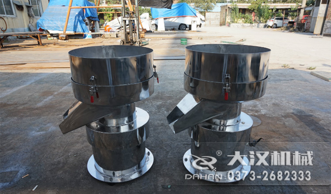 不銹鋼涂料振動篩是一種比較受用戶歡迎的產品之一，主要優勢耐酸堿，不生銹，使用壽命長。